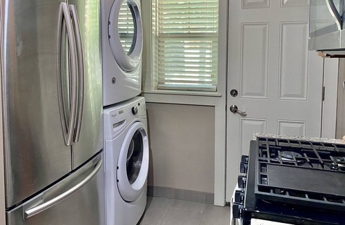 West Plaza Condo | Pets Welcome! 2Q Beds! 5Min Walk to Plaza