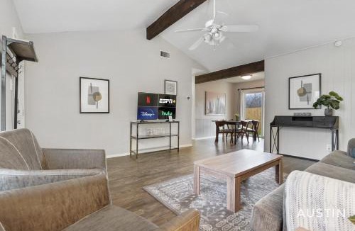 Zilker Apartment | Pets Welcome Great Space Backyard Near Zilker