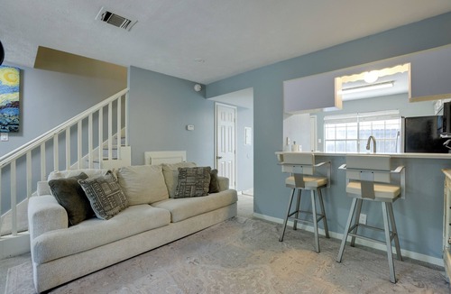 Humble House | Pets Welcome! Humble Townhome 4 Mi to Airport