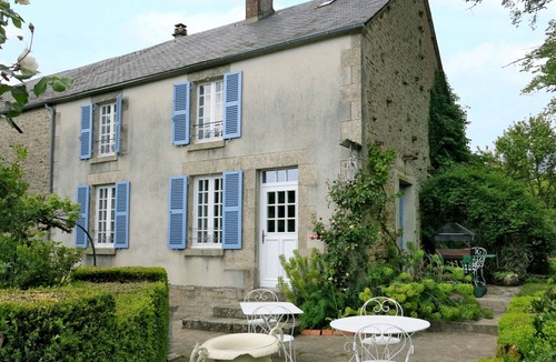 Saint-Sulpice-les-Feuilles House | Peuchaud by Interhome