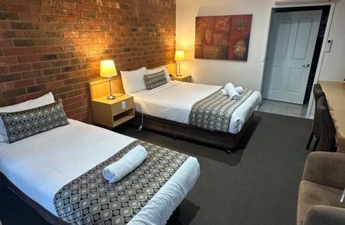 Echuca Hotel | Pevensey Motor Lodge