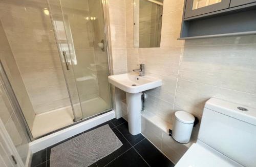 Hook House | Pex Residence: 5-Bedroom Home in Hook