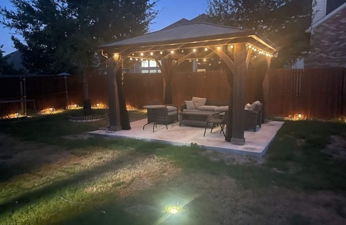 Little Elm House | PGA HQ Area, Sleeps 10, King-Size Beds for Groups