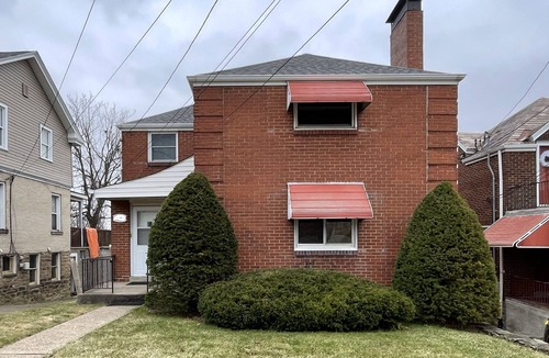 Brentwood Apartment | PGH Home Away From Home - Pet Friendly!