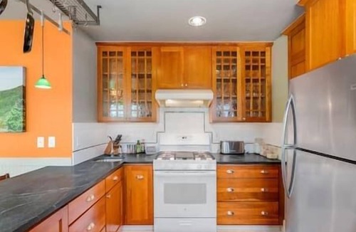 Phinney Ridge House | PH - Enchanted Path to a Gardenscape - 92 Walkscore!