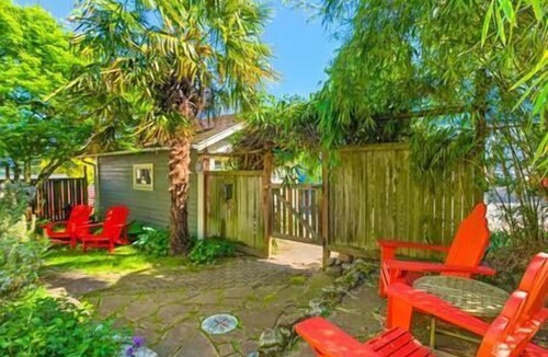 Phinney Ridge House | PH - Enchanted Path to a Gardenscape - 92 Walkscore!