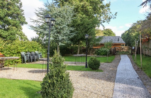 Bedale Cottage | PHEASANT, romantic, with a garden in Bedale