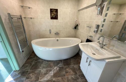 Elmstead Market House | Pheasant Suites