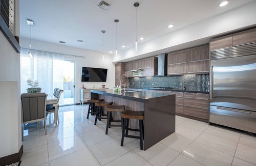Spring Valley Villa | Phenomenal 6-bedroom villa with infinity pool in vibrant Las Vegas