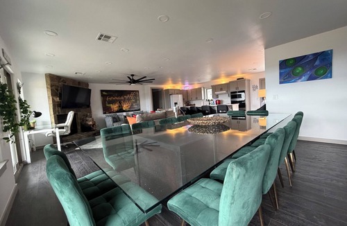 Porum House | Phenomenal Lakeview -Private 36 Acre Retreat w2 Boat Slips-Duchess Creek Estates