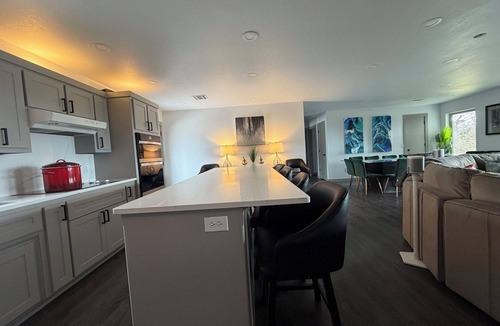 Porum House | Phenomenal Lakeview -Private 36 Acre Retreat w2 Boat Slips-Duchess Creek Estates