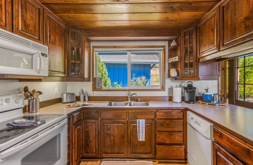 Agate House | Phenomenal Sunsets, Wild Orca & Private Beach