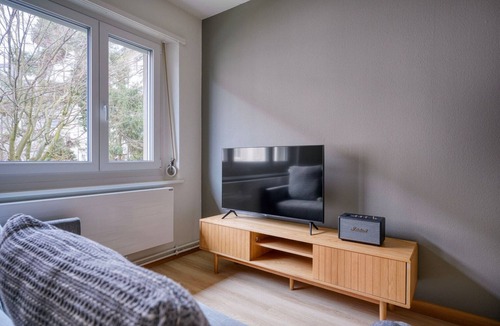 Alt-Wiedikon Apartment | Phenomenal Wiedikon Studio w/Shared W/D, 2 Min to Market, by Blueground