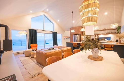 Petite-Riviere-Saint-Francois House | Phil Good 1219L Spa, Breathtaking view + Loft