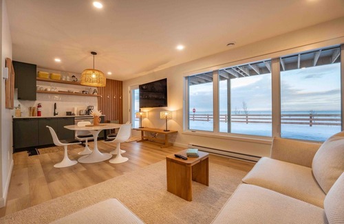 Petite-Riviere-Saint-Francois House | Phil Good 1219L Spa, Breathtaking view + Loft