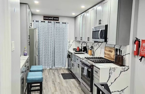 Newbold House | Phillies Games @ Citizen Park, Skyline View Stay