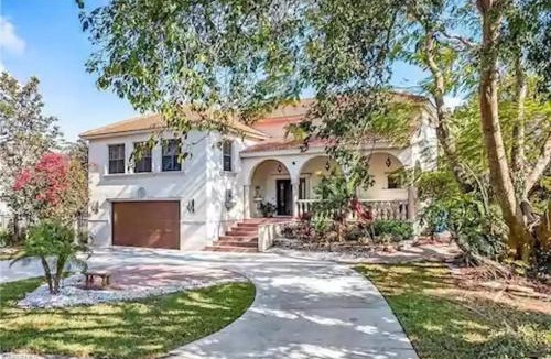 Biggar Villa | Phillips Creek Villa