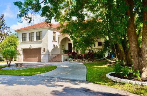 Biggar Villa | Phillips Creek Villa