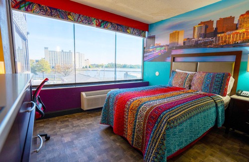 West Philadelphia Hotel | Philly Inn & Suites