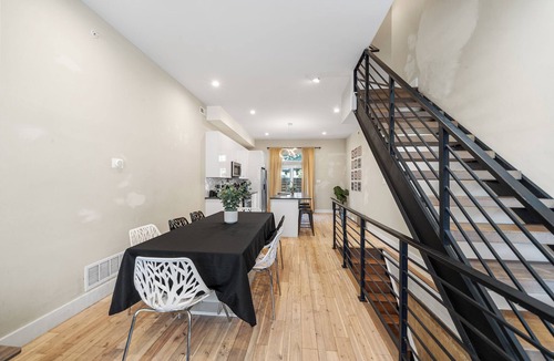 Point Breeze House | Philly skyline with rooftop jacuzzi