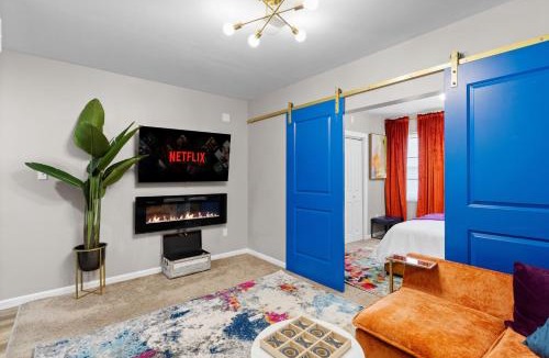 East Parkside Apartment | Philly Zoo Queen Suite - Apartment with Fireplace & Parking Available