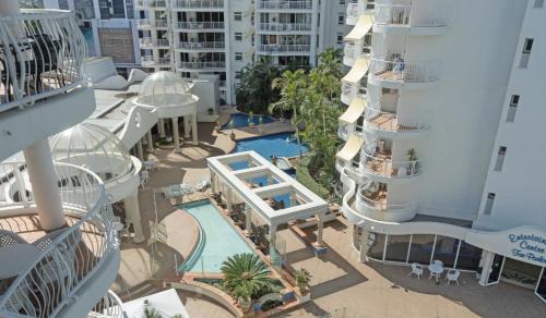 Broadbeach Apartment | Phoenician Resort, Central Broadbeach