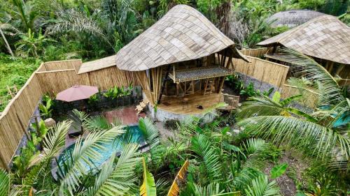 Selat Villa | Phoenix Bamboo House by Ecobreeze