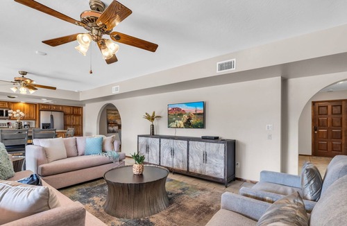 Paradise Valley Village House | Phoenix Gem-King Bed-Pool-Fire Pit
