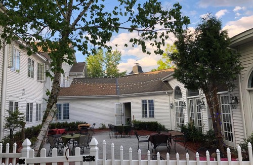 North Creek Hotel | Phoenix Inn Resort