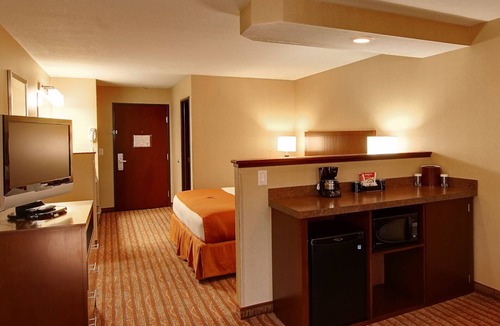 Albany Hotel | Phoenix Inn Suites - Albany