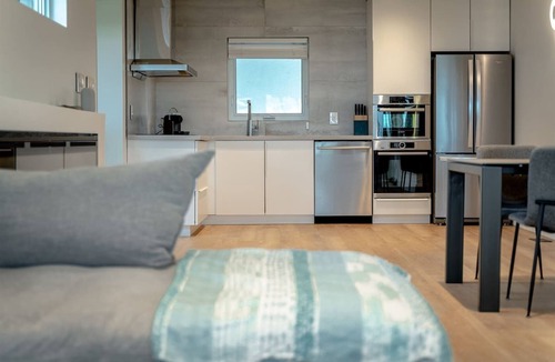 Leamington House | PhoNest Lake House is Simple Serenity