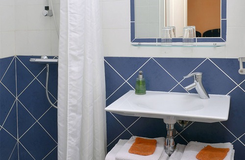 Monlet Bed & Breakfast | Phrygane room bathroom