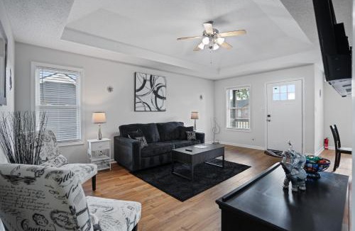 Clarksville House | PianoKey- 300mbps WiFi- WorkSpace