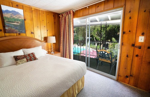 Kernville Hotel | Piazza's Pine Cone Inn
