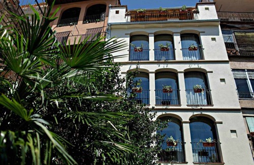 Olot Apartment | Picapedrer, with access to the indoor swimming poo