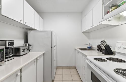 Milton Park Apartment | Picasso Residence Montreal