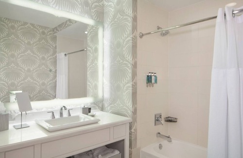The Loop Hotel | Picasso Statue Tour! 2 Relaxing Units | Parking Onsite Available