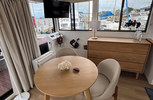 Goolwa Boat Rental | Piccolina Floating Accomodation