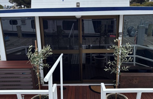 Goolwa Boat Rental | Piccolina Floating Accomodation