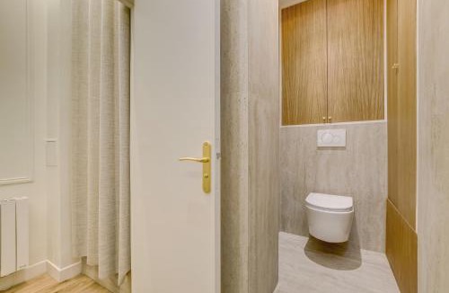 Quartier de l'Ecole-Militaire Apartment | Pick A Flat's Apartment in Saint Germain - Rue Vaneau