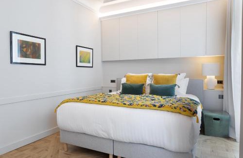 Saint-Thomas-d'Aquin Apartment | Pick A Flat's Apartment in Saint-Germain, Bon Marché - Rue de Babylone