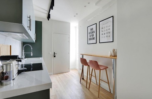 Quartier de la Porte-Saint-Denis Apartment | Pick A Flat's Apartments in Opéra - Rue d'Hauteville