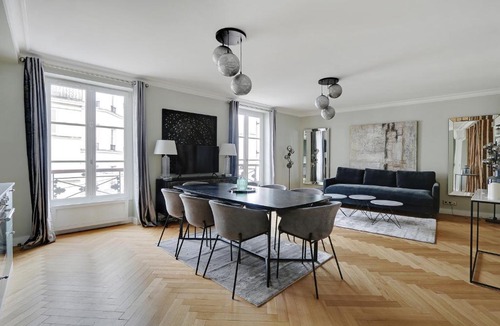 Montmartre Apartment | Pick A Flat's Apartments in Montmartre - Rue Lepic