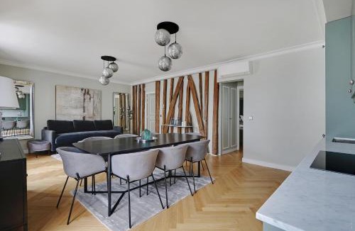 Montmartre Apartment | Pick A Flat's Apartments in Montmartre - Rue Lepic