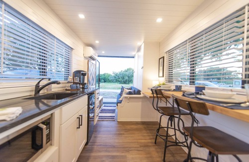 Waco House | *Pickelball* The Bluebonnet-Container Home!