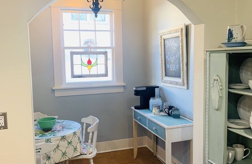 Murfreesboro Cottage | Picket Fence Cottage~ walk to MTSU and the historic downtown square!