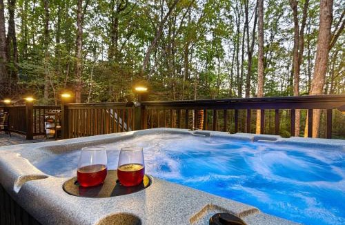 Cashes Valley House | Pickleball A-Frame with Fire Pit, Hot Tub, Sauna