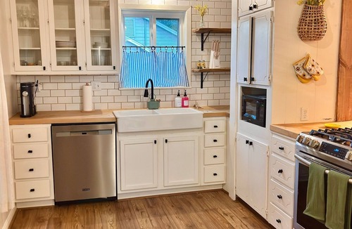 Woodway House | Pickleball Court, Firepit, & Family Fun. Pet Friendly!