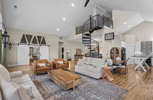 Marble Falls House | Pickleball court on 5-acres, spacious house