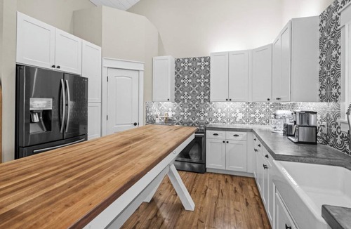 Marble Falls House | Pickleball court on 5-acres, spacious house